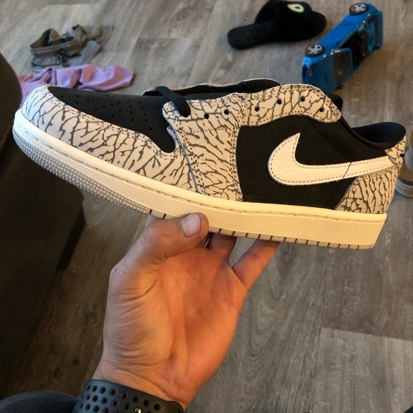 Brand new never worn size 9. We’re purchased through the SNKRS APP. - Picture 4 of 4